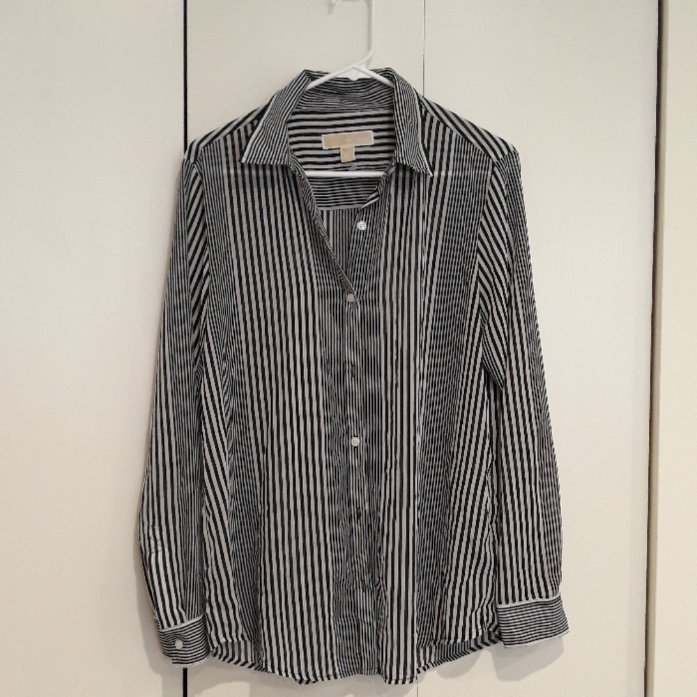 A perfect shirt for the modern girl boss